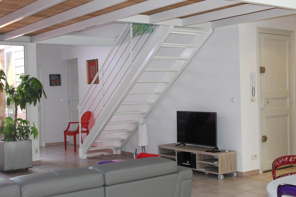 Апартаменты Le Loft De La Robine 110M2 Нарбонна Номер фото